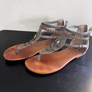 jellypop grey distressed sandals, size 8 1/2 womens